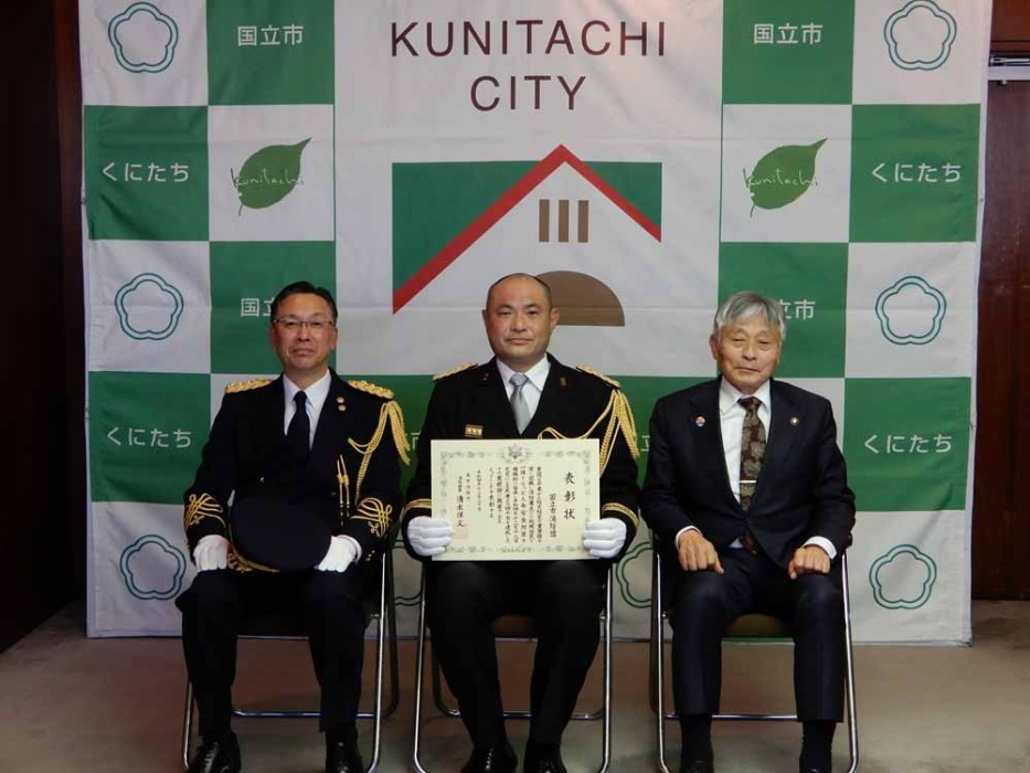 火災による死者ゼロ4000日達成を記念し、記念撮影を行いました。