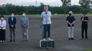 挨拶する永見市長。