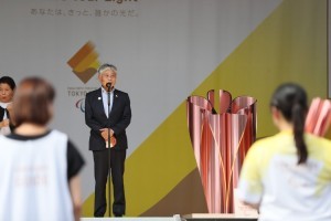 挨拶する永見市長