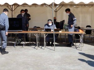 WEB会議システムを使って通信訓練をする市長