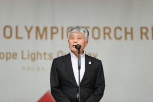 挨拶をする永見市長。