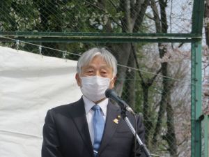ープニングセレモニーにて、あいさつを述べる永見市長。