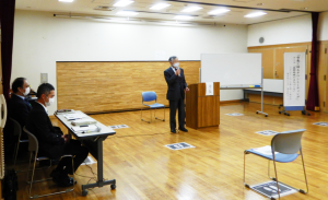 開会のあいさつを述べる永見市長。