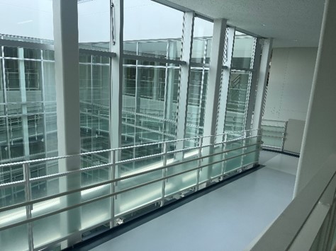 階層移動のためのスロープ(バリアフリー)