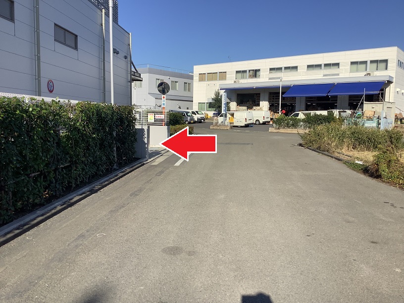 地下駐車場入口南側