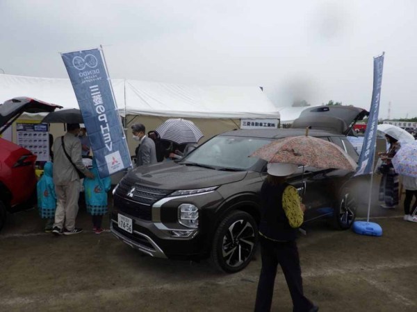 電気自動車の展示