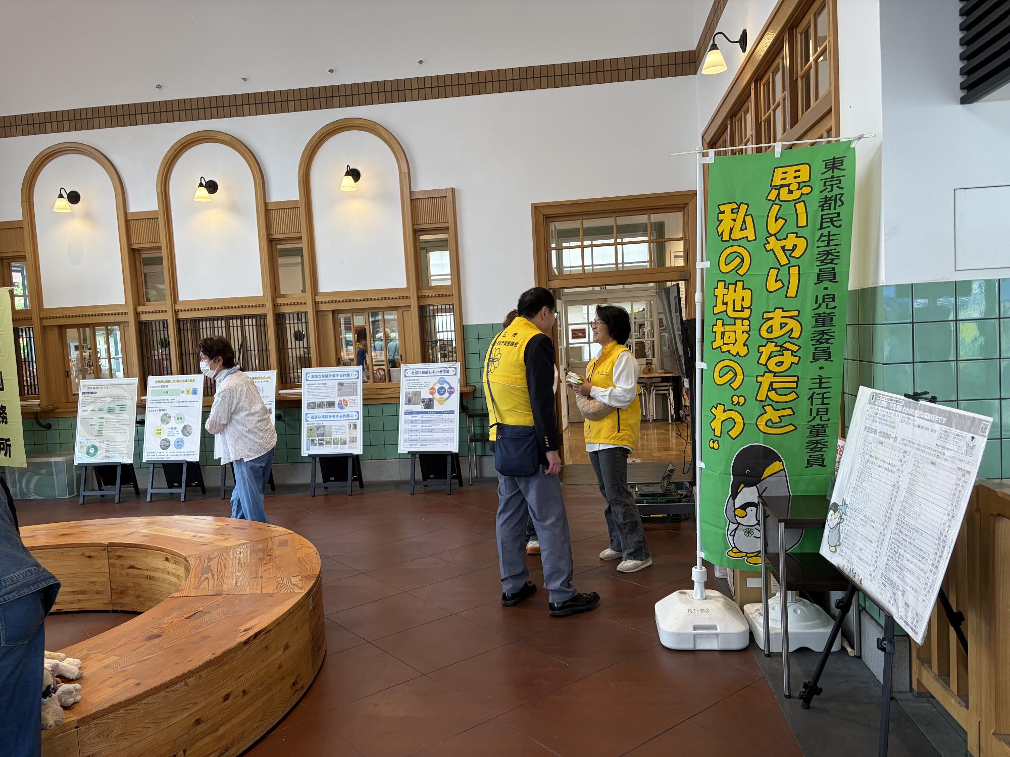 旧国立駅舎での展示
