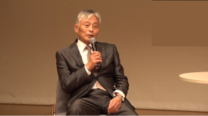 シンポジウムで語る永見市長。