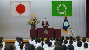 祝辞を述べる永見市長。