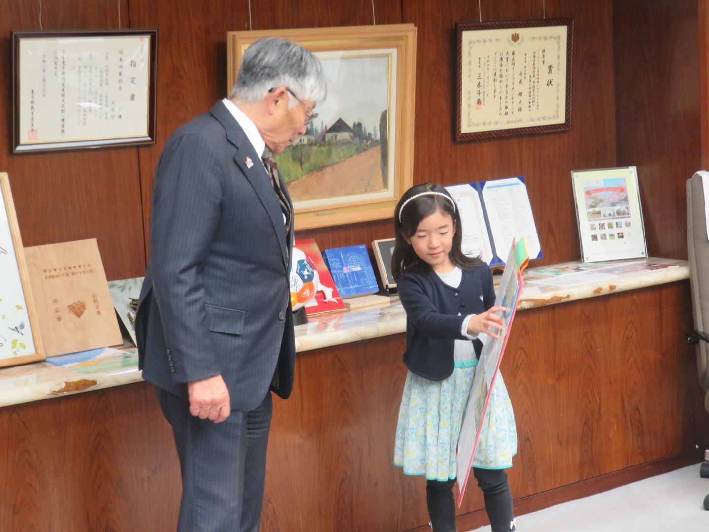 お米に関する発表をする子どもたち。