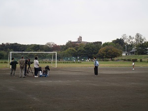 ロケ風景河川敷公園