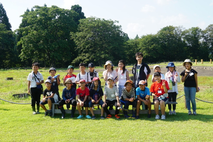 伊勢堂岱遺跡見学時の集合写真